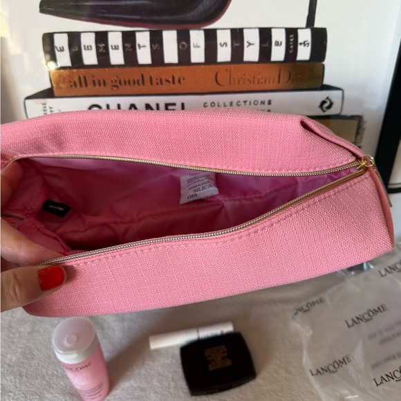 New Lancome Cosmetic Make Up Set & Pink
Cosmetic Bag - Picture 11 of 14